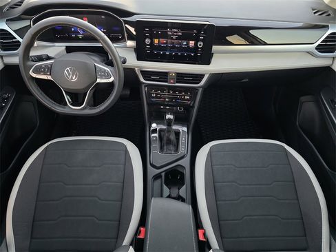 Used 2025 Volkswagen Taos SE image 20