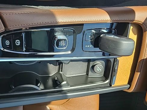 Certified 2023 Volvo XC90 B6 Plus w/ Protection Package Premier AWD/4WD image 13