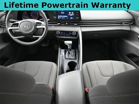 Used 2022 Hyundai Elantra SEL image 8