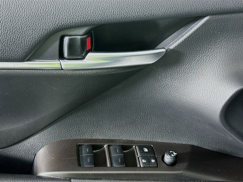 Used 2024 Toyota Camry SE FWD image 15