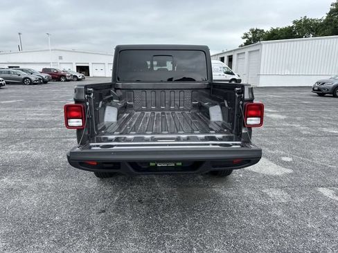 Used 2024 Jeep Gladiator Sport AWD/4WD image 22