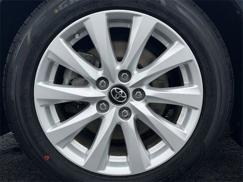 Used 2019 Toyota Camry LE image 11