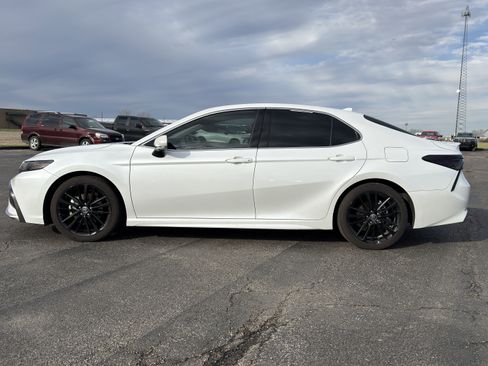 Used 2022 Toyota Camry XSE w/ Cold Weather Package image 6