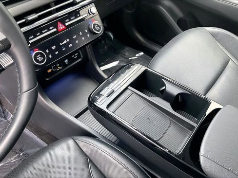 Certified 2025 Hyundai Tucson Limited AWD/4WD image 17