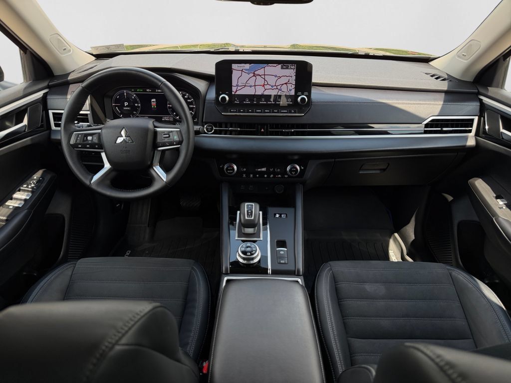 Used 2023 Mitsubishi Outlander 4WD Plug-In Hybrid image 22