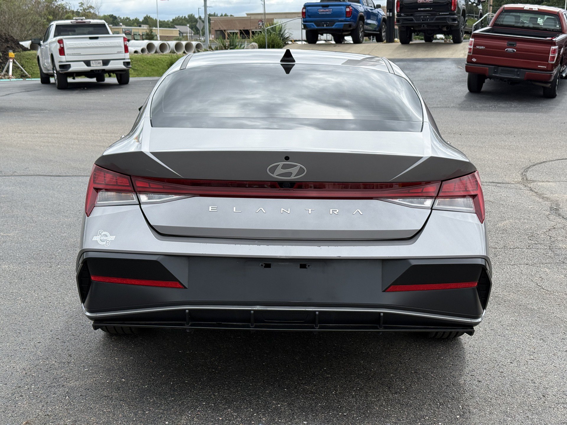 Used 2025 Hyundai Elantra SEL FWD image 7