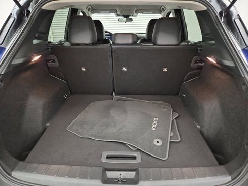 Certified 2025 Nissan Kicks SR FWD image 9