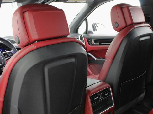 Used 2021 Porsche Cayenne image 37