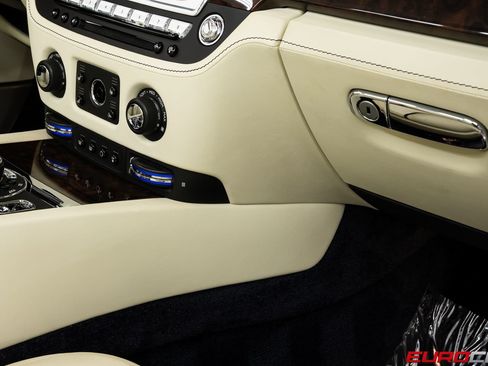 Used 2017 Rolls-Royce Dawn RWD image 34