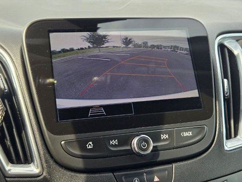 Used 2021 Chevrolet Malibu LT FWD image 23