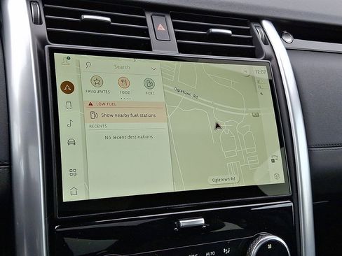 Certified 2025 Land Rover Discovery S image 22