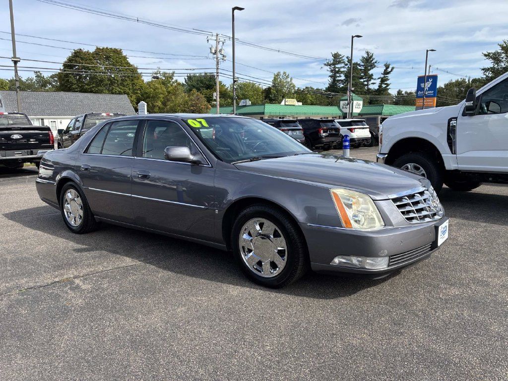 Used 2007 Cadillac DTS Luxury I w/ Sun And Navigation Package FWD image 3