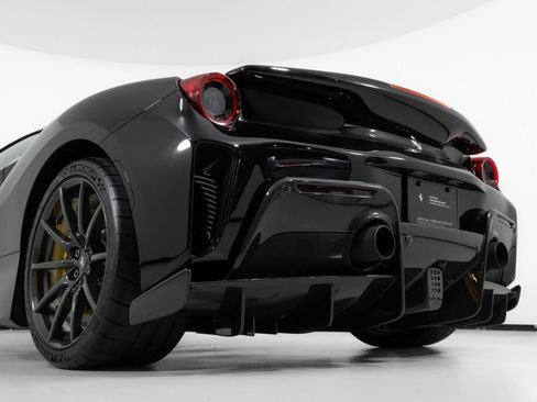 Used 2019 Ferrari 488 Pista Coupe RWD image 21