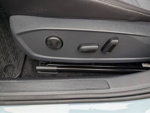 Certified 2025 Volkswagen Jetta SE w/ Sunroof Package FWD image 25