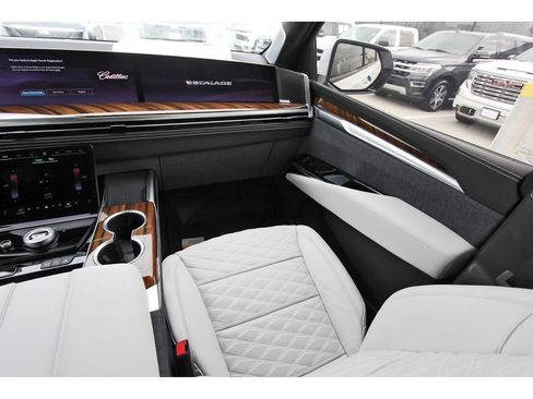 New 2026 Cadillac Escalade ESV Platinum Sport w/ LPO, Floor Liner Package image 10