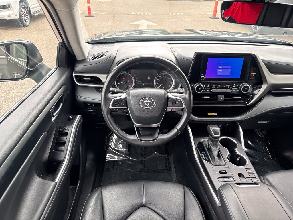 Used 2024 Toyota Highlander XLE AWD/4WD image 13
