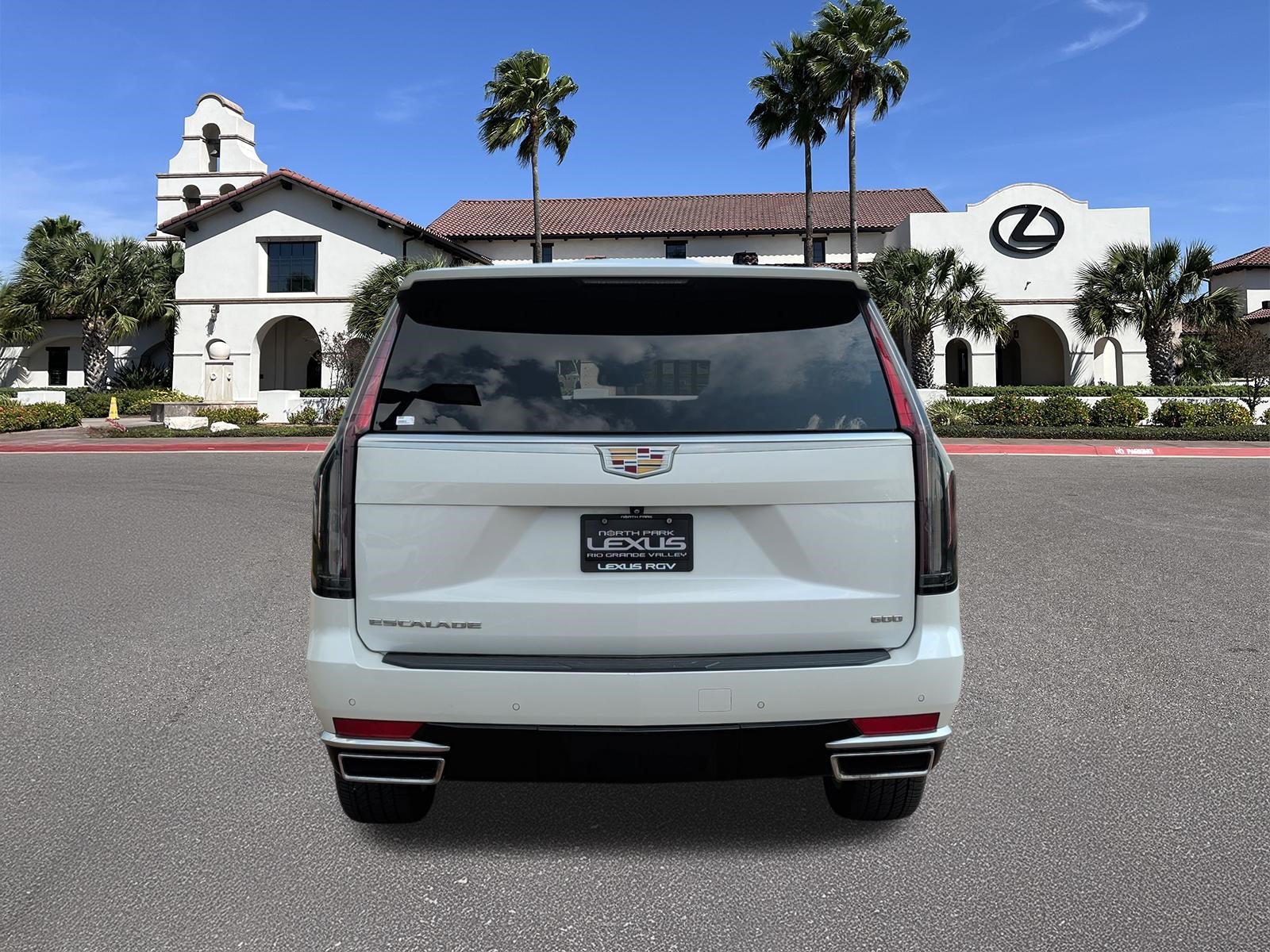 Used 2023 Cadillac Escalade ESV Luxury RWD image 3