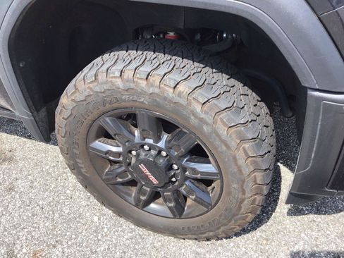 Used 2024 GMC Sierra 2500 AT4 w/ AT4 Premium Plus Package AWD/4WD image 8