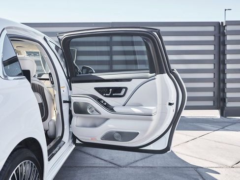 Used 2025 Mercedes-Benz Maybach S 680 4MATIC image 27