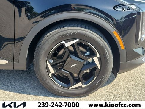 Used 2026 Kia Sportage EX FWD image 7