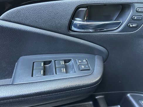 Used 2022 Honda Pilot Touring image 12