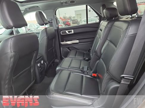 Used 2021 Ford Explorer XLT w/ Equipment Group 202A image 24