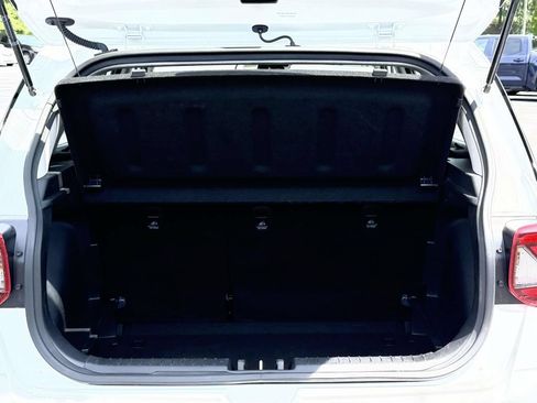 Used 2025 Hyundai Venue SEL FWD image 14
