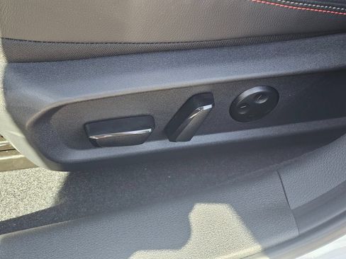 New 2026 Nissan Sentra SR w/ SR Premium Package FWD image 32