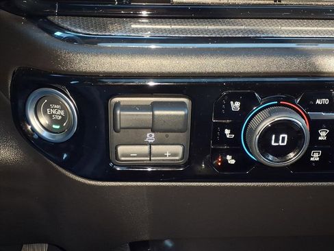 Used 2025 Chevrolet Silverado 2500 ZR2 w/ Technology Package image 23