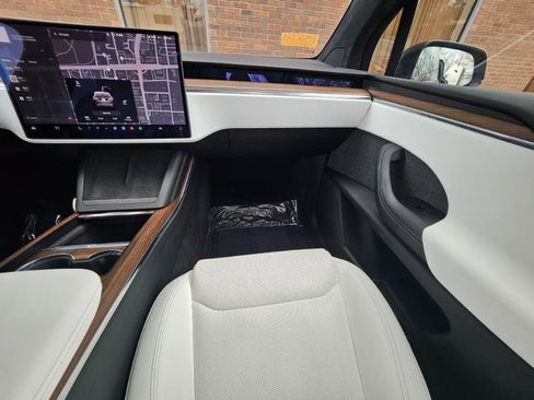 Used 2022 Tesla Model X image 55