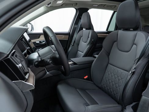 New 2026 Volvo XC90 B6 Plus w/ Protection Package Premier image 13