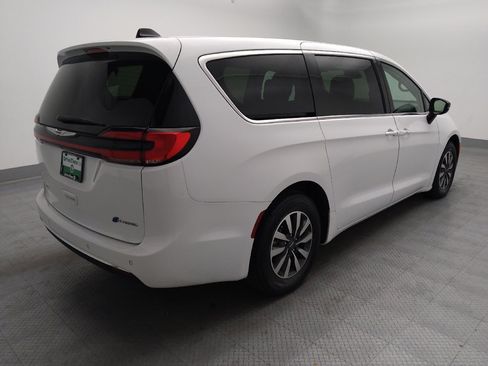 Used 2024 Chrysler Pacifica Limited FWD image 9