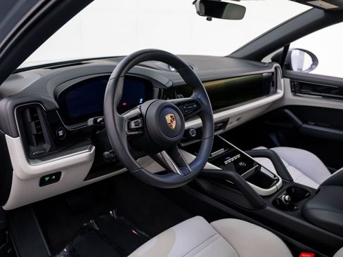 Certified 2025 Porsche Cayenne Coupe AWD/4WD image 19