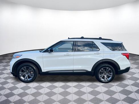 Used 2023 Ford Explorer XLT w/ Equipment Group 202A AWD/4WD image 2