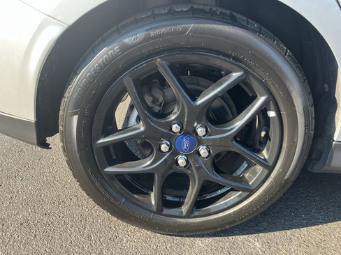 Used 2016 Ford Focus SE w/ Equipment Group 201A FWD image 9