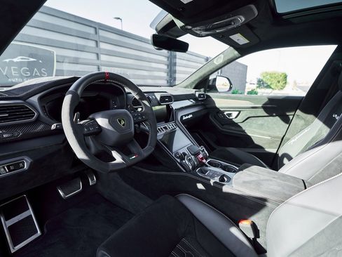 Used 2024 Lamborghini Urus Performante image 2