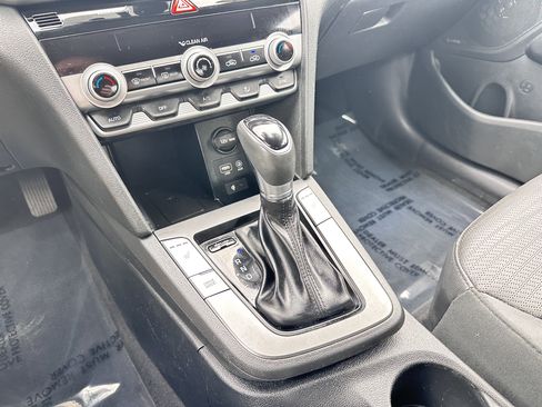 Used 2019 Hyundai Elantra Limited w/ Cargo Package FWD image 10