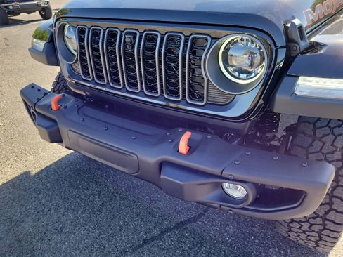 New 2025 Jeep Gladiator Mojave image 32