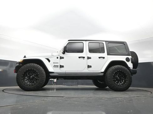 Used 2019 Jeep Wrangler Unlimited Sahara AWD/4WD image 25
