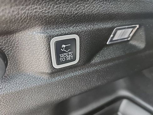 Certified 2025 Jeep Grand Cherokee L Laredo w/ Luxury Tech Group I AWD/4WD image 27