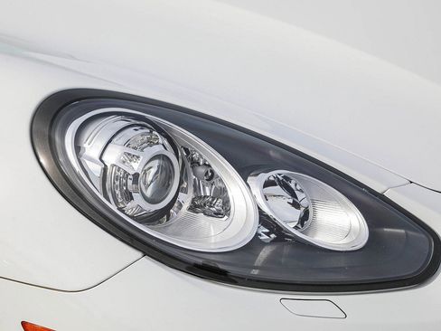 Used 2015 Porsche Panamera 4 image 8