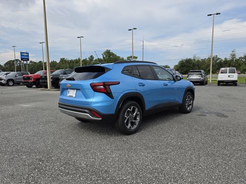 New 2026 Chevrolet Trax LT w/ Sunroof Package FWD image 5