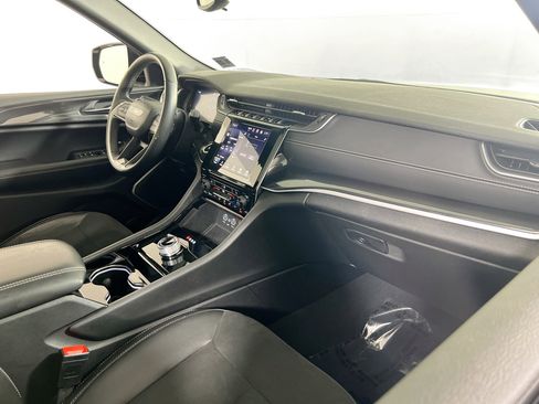 Used 2022 Jeep Grand Cherokee Altitude image 28