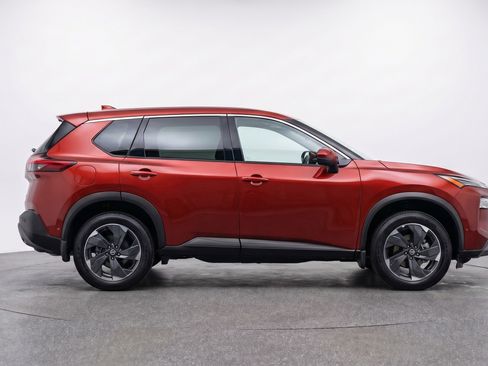 Used 2025 Nissan Rogue SV image 11