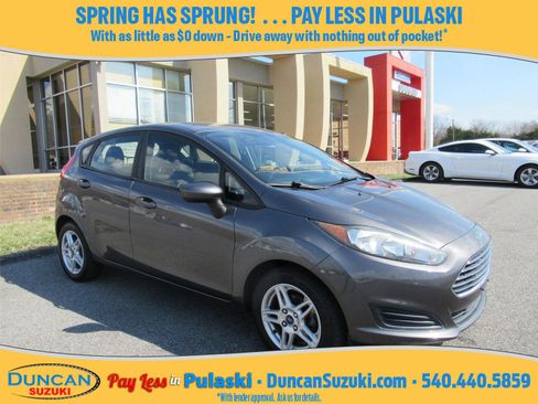 Used 2017 Ford Fiesta SE image 1