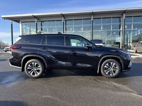 Used 2022 Toyota Highlander XLE image 7