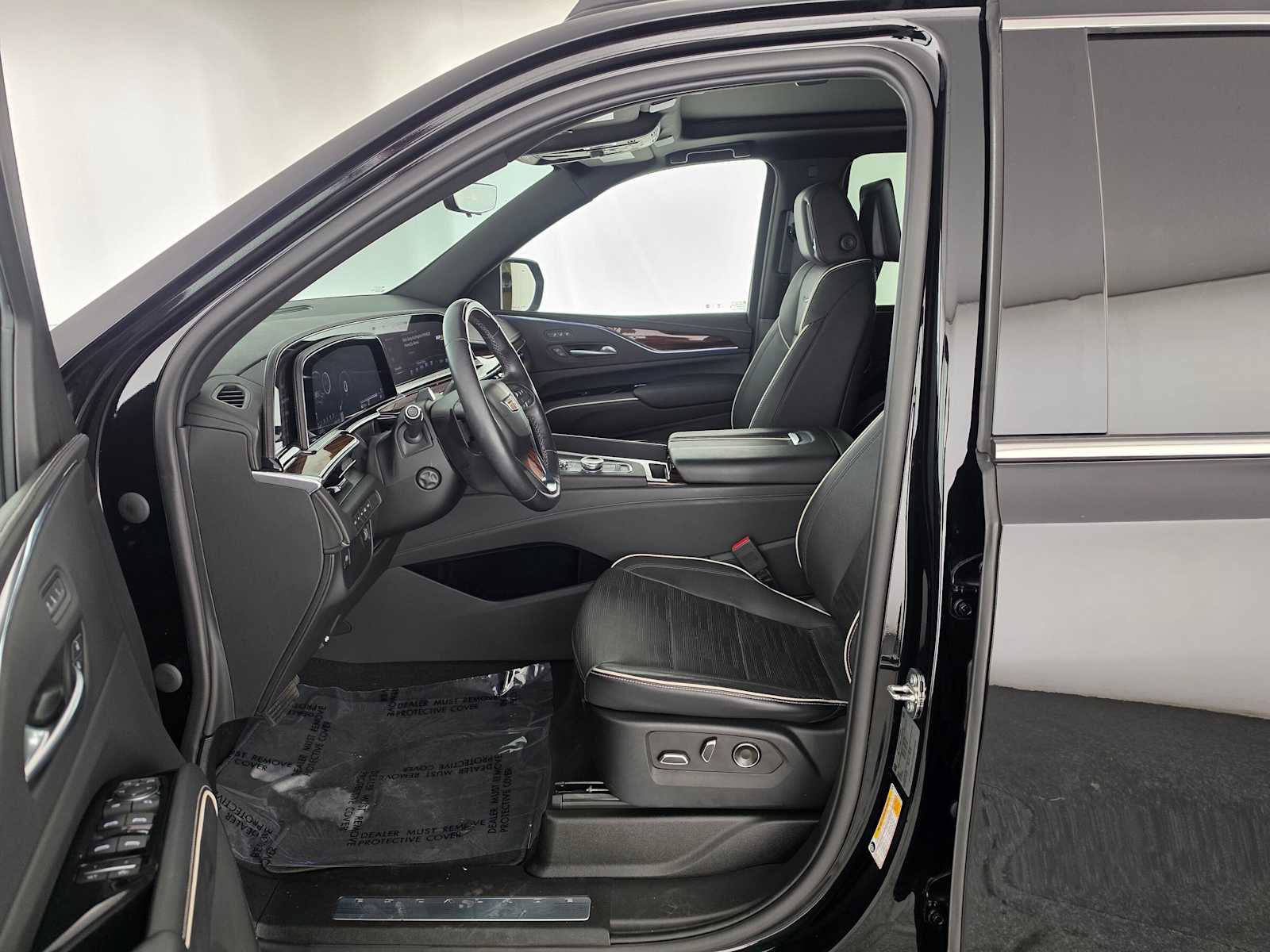 Used 2023 Cadillac Escalade Premium Luxury AWD/4WD image 22