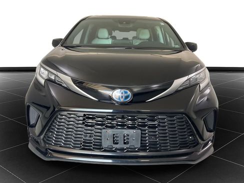 Used 2021 Toyota Sienna Limited image 8