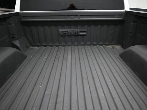 Used 2023 GMC Sierra 1500 SLT w/ X31 Off-Road Package AWD/4WD image 10