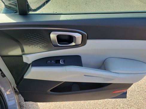 Certified 2025 Kia Sorento S w/ Panoramic Sunroof Package FWD image 8